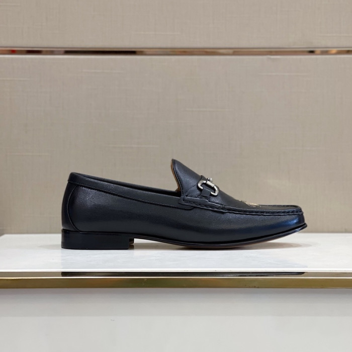 guc loafer