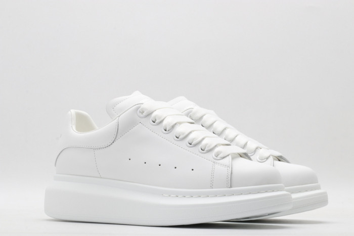 alex mcqu sneakers