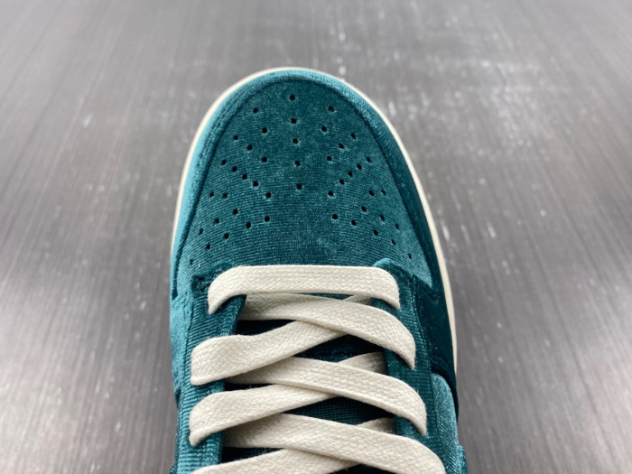 nike dunk low green velvet dz5224-300
