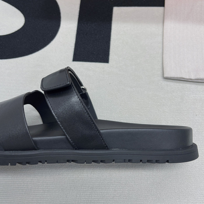 her slides 23060918