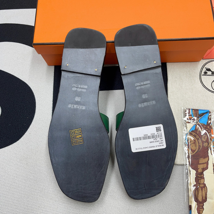 her slides 2306093