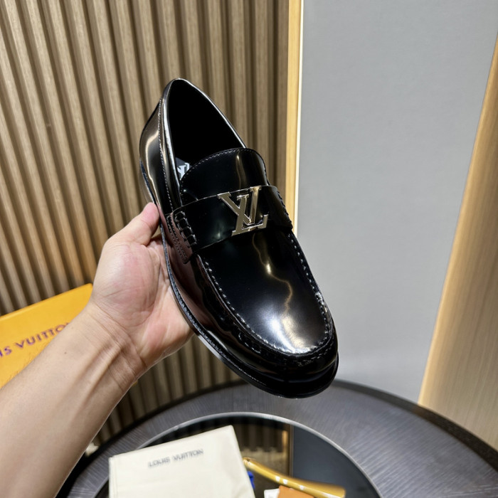 LOVT SNEAKER lv-357